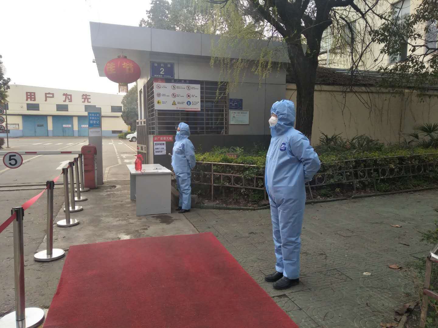 2020年疫情期間，湖北獵鷹保安公司疫情防控現(xiàn)場