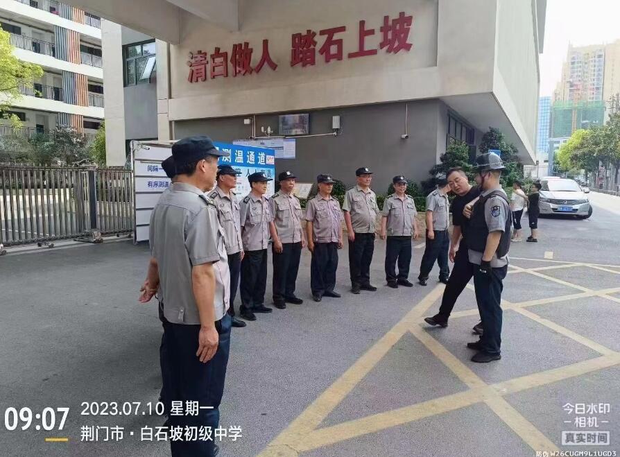 獵鷹防暴演練進(jìn)校園，筑起安全線