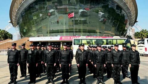 2023襄陽馬拉松在我市諸葛亮廣場激情開跑啦！
